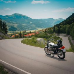 Explorer les plus belles balades moto en France : itinéraires incontournables pour les amateurs de road trips