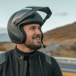 Comparatif 2024 : les meilleurs intercoms pour casque moto selon votre usage et votre budget