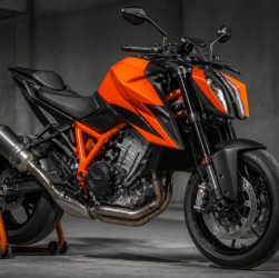 KTM 990 Duke R 202 caractéristiques, performances et prix de la nouvelle moto sportive
