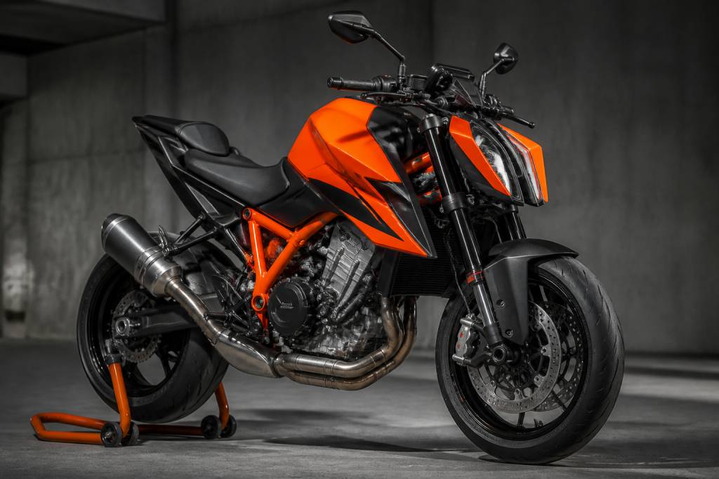 KTM 990 Duke R 202 caractéristiques, performances et prix de la nouvelle moto sportive