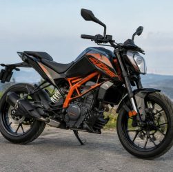 Quel est le poid de la KTM Duke 125 ?