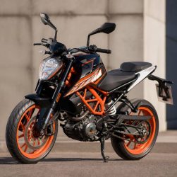 KTM Duke 125 202 découvrez les nouveautés, le prix et les performances de la moto nakedатәи