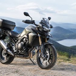 Batterie moto hs : symptômes et signes à repérer pour éviter la panne