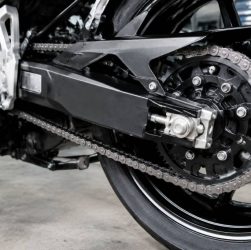 Moto transmission : comprendre son fonctionnement et choisir les bons composants