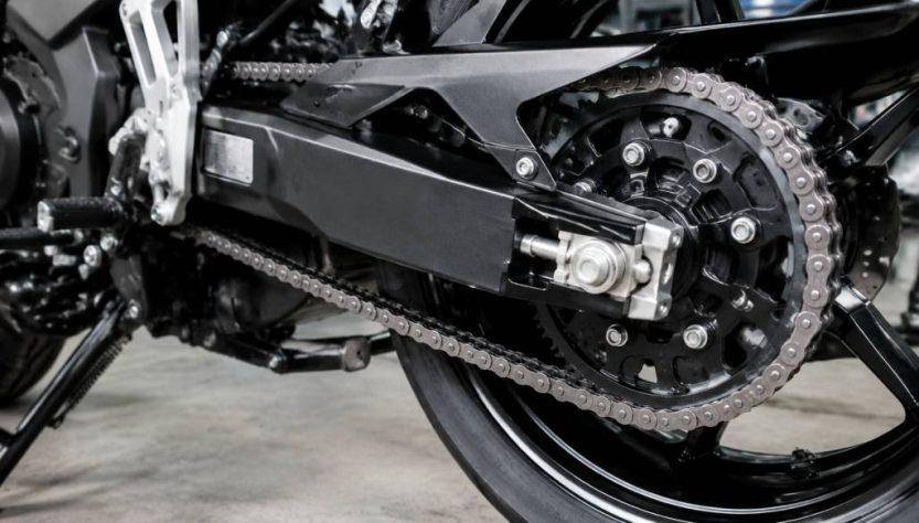 Moto transmission : comprendre son fonctionnement et choisir les bons composants