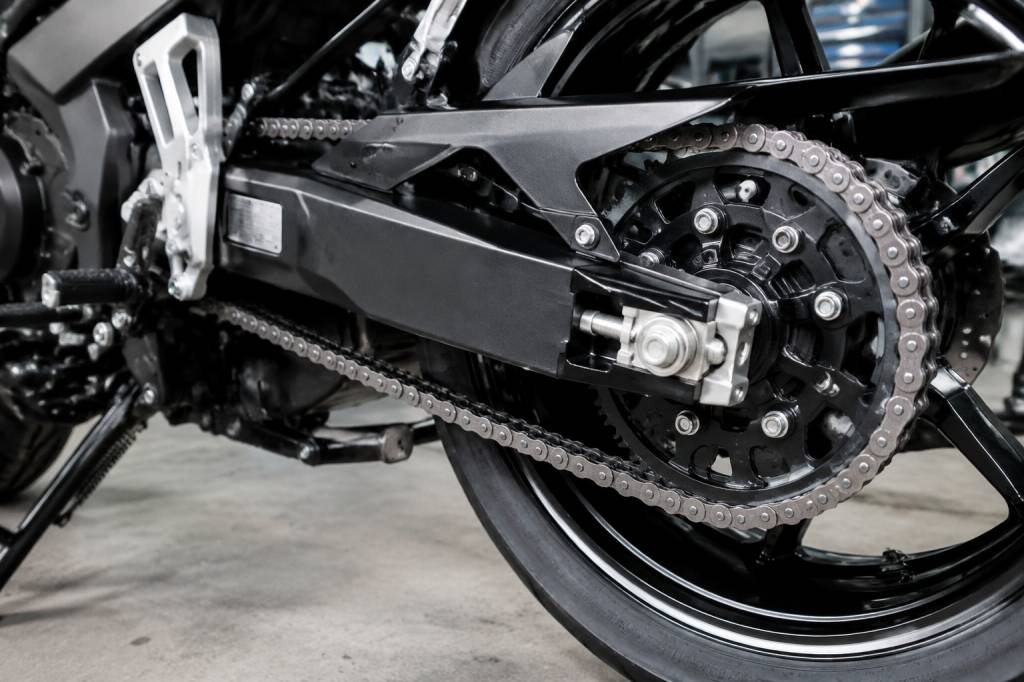 Moto transmission : comprendre son fonctionnement et choisir les bons composants