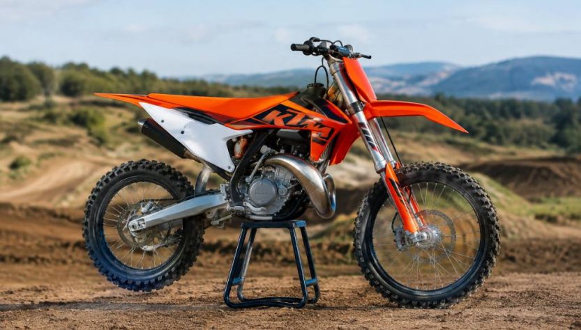 KTM 300 SX : caractéristiques, performances et conseils pour bien la choisir
