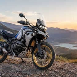 Comment tester une batterie de moto : méthodes et outils essentiels
