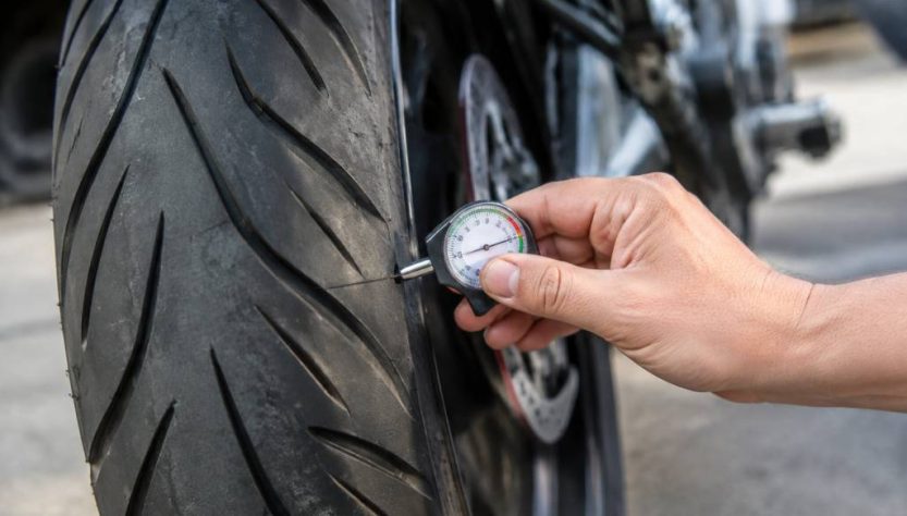 Usure pneu moto : comment la mesurer et savoir quand le remplacer