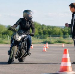 Faire de la moto : les conseils essentiels pour bien débuter en toute sécurité