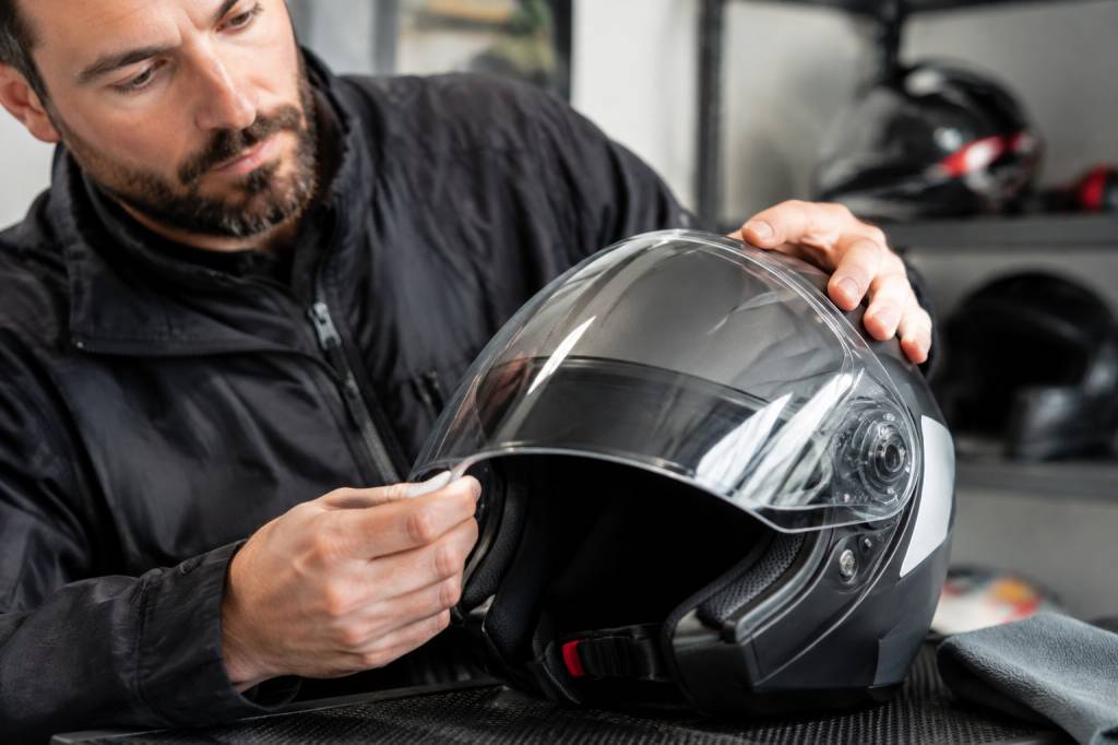 La visière de moto : choisir, entretenir et remplacer sa visière de casque